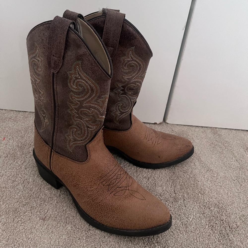 Unisex cowboy boots. Leather